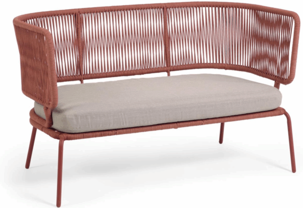 Udendørs 2-personers sofa Kave Home Nadin nordisk moderne lounge sofa lyserød galvaniseret stål håndvævede remme